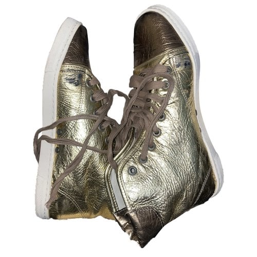 Pre-owned Lanvin Trainers In Gold