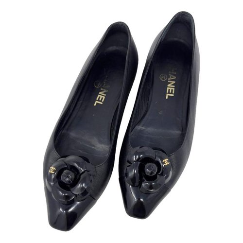 Pre-owned Chanel Leather Flats In Black