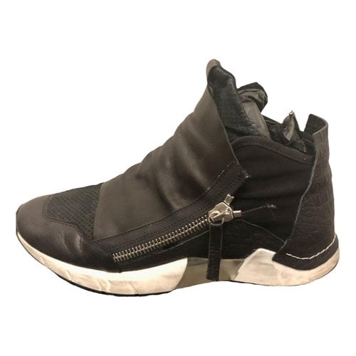 Pre-owned Cinzia Araia Leather Low Trainers In Black