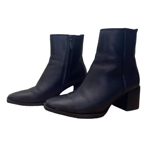Pre-owned Tamaris Leather Ankle Boots In Black