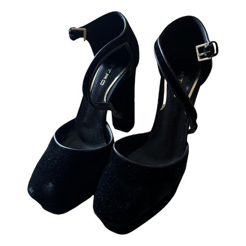 Pre-owned Etro Velvet Heels In Black