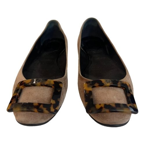 Pre-owned Roger Vivier Flats In Brown