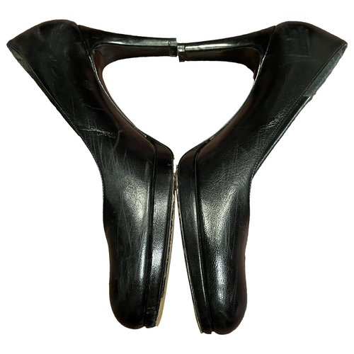 Pre-owned Stuart Weitzman Leather Heels In Black