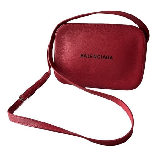 Pre-owned Balenciaga Everyday Leather Crossbody Bag In Red