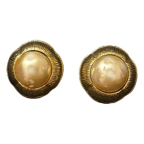 Pre-owned Chanel Cc Pearl Earrings In Yellow