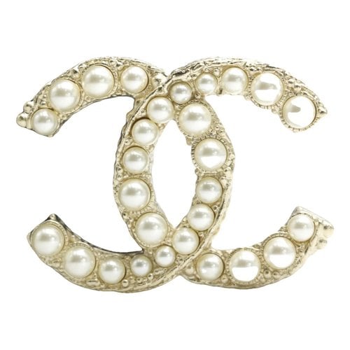 Pre-owned Chanel Pin & Brooche In Yellow