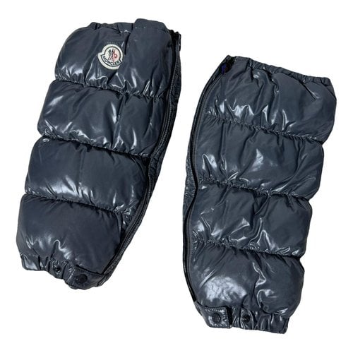 Pre-owned Moncler Gloves In Grey