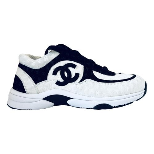 Pre-owned Chanel Low Trainers In Ecru