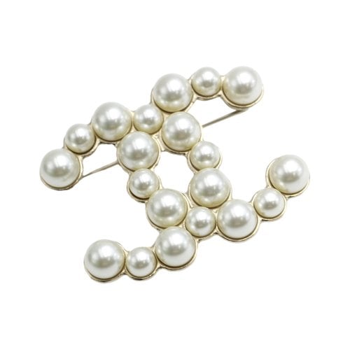 Pre-owned Chanel Cc Pin & Brooche In White