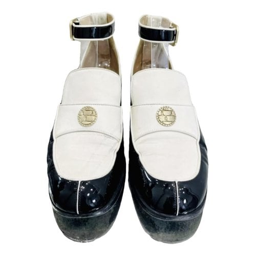 Pre-owned Chanel Leather Flats In Multicolour