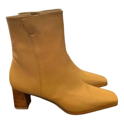 Pre-owned Stuart Weitzman Leather Boots In Camel