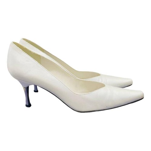 Pre-owned Stuart Weitzman Leather Heels In White