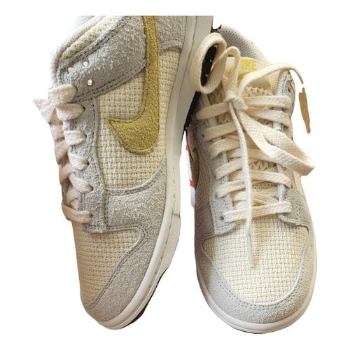 Pre-owned Nike Sb Dunk Low Trainers In Beige