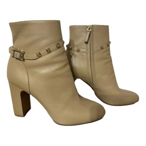 Pre-owned Valentino Garavani Rockstud Leather Ankle Boots In Beige