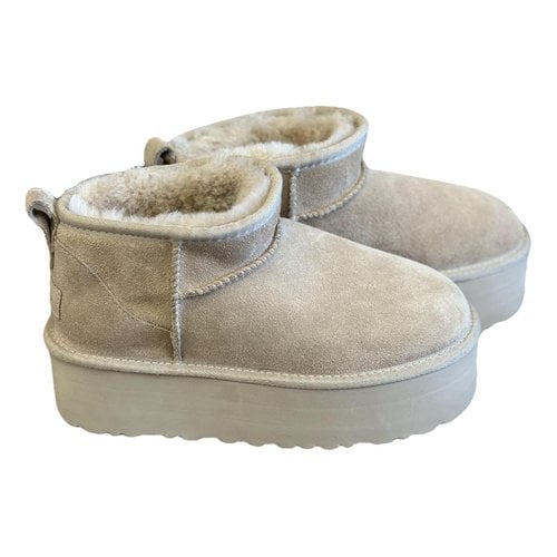 Pre-owned Ugg Shearling Mocassin Boots In Beige