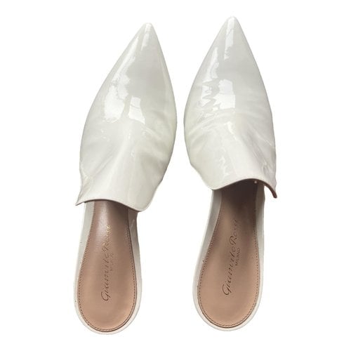Pre-owned Gianvito Rossi Patent Leather Mules & Clogs In White