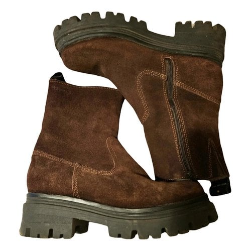 Pre-owned Tamaris Boots In Brown