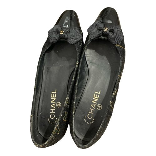 Pre-owned Chanel Tweed Flats In Black