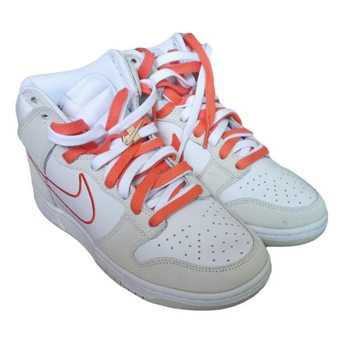 Pre-owned Nike Sb Dunk Trainers In White