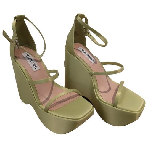 Pre-owned Steve Madden Cloth Sandals In Green