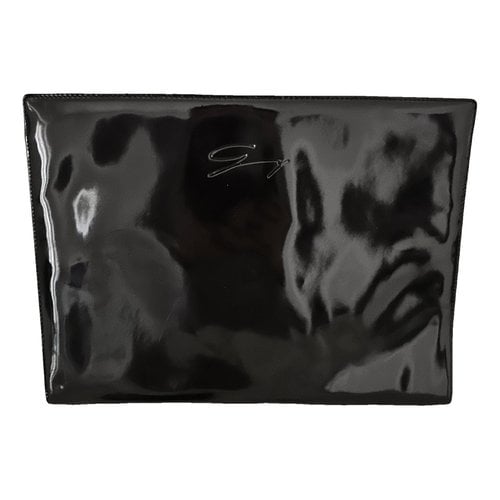 Pre-owned Genny Patent Leather Clutch Bag In Black