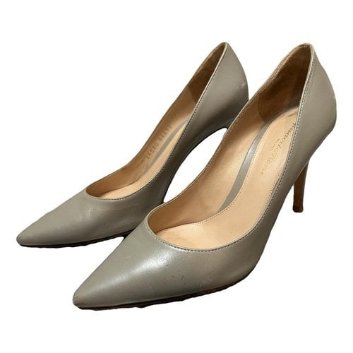 Pre-owned Gianvito Rossi Leather Heels In Beige