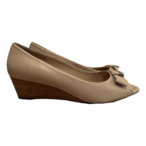 Pre-owned Geox Leather Flats In Beige