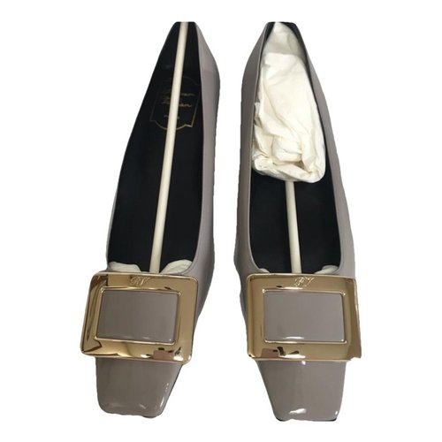 Pre-owned Roger Vivier Belle Vivier Patent Leather Heels In Grey