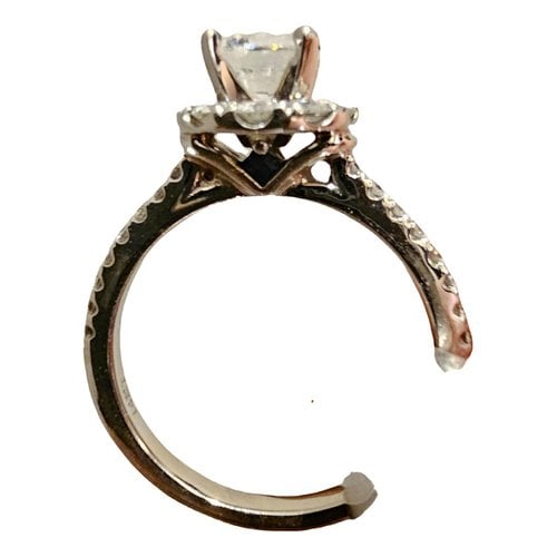 Pre-owned Vera Wang White Gold Ring In Silver