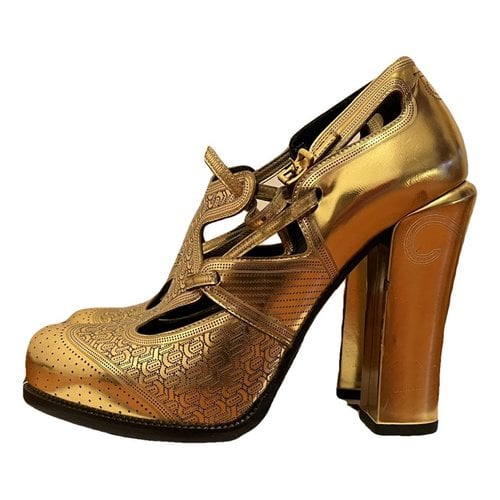 Pre-owned Fendi Patent Leather Heels In Gold