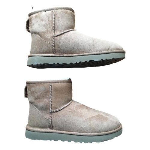 Pre-owned Ugg Leather Snow Boots In Camel