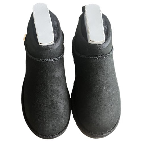 Pre-owned Ugg Leather Snow Boots In Black