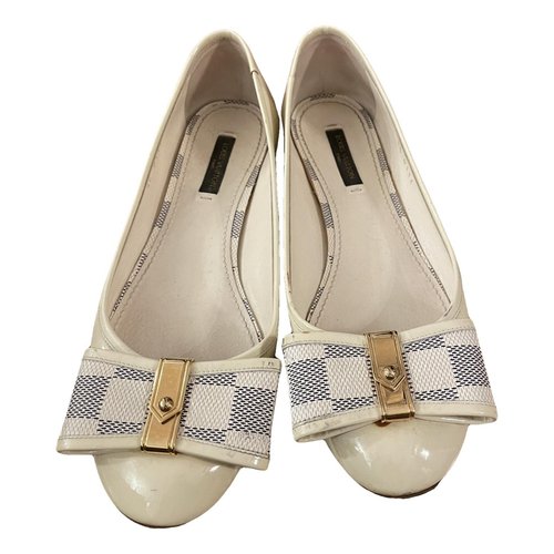 Pre-owned Louis Vuitton Patent Leather Ballet Flats In Beige