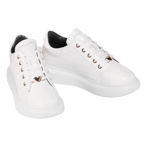 Pre-owned Moschino Love Patent Leather Trainers In White