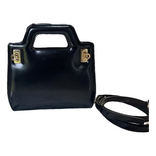 Pre-owned Ferragamo Wanda Leather Crossbody Bag In Black