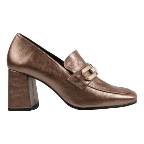 Pre-owned Rebecca Leather Flats In Metallic