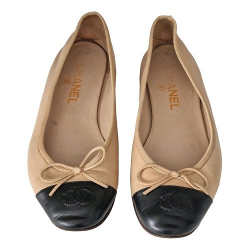 Pre-owned Chanel Cambon Leather Ballet Flats In Beige