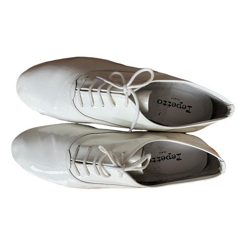 Pre-owned Repetto Patent Leather Flats In White