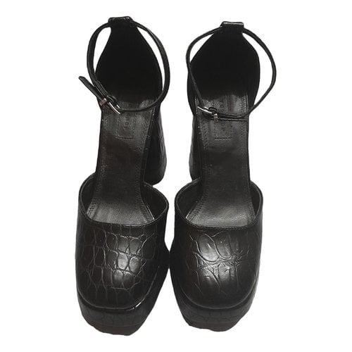 Pre-owned A Kind Of Guise Leather Heels In Black