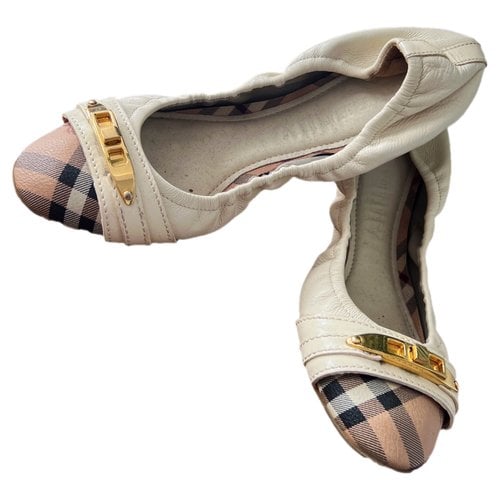 Pre-owned Burberry Leather Flats In Beige
