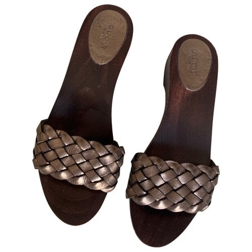 Pre-owned Gucci Leather Mules & Clogs In Metallic