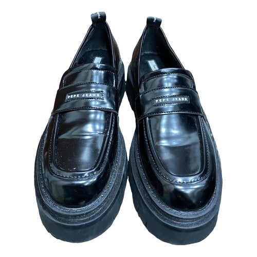 Pre-owned Pepe Jeans Patent Leather Trainers In Black