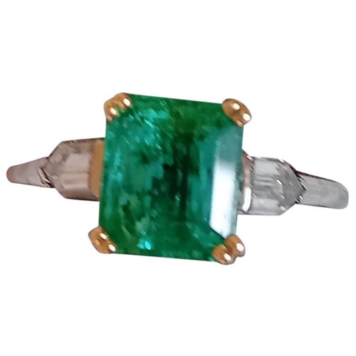 Pre-owned Boucheron Platinum Ring In Green