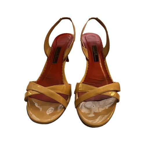 Pre-owned Carolina Herrera Patent Leather Sandals In Beige
