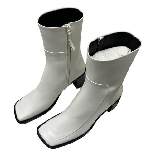 Pre-owned The Row Leather Boots In White