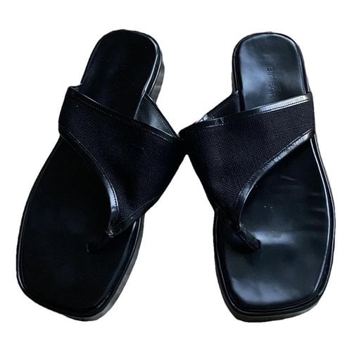 Pre-owned By Far Leather Flip Flops In Black