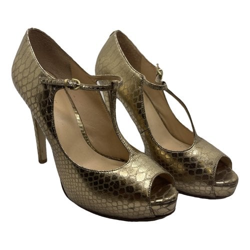 Pre-owned Guess Leather Heels In Gold