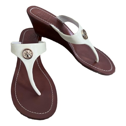 Pre-owned Tory Burch Patent Leather Sandal In White