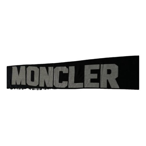 Pre-owned Moncler Stole In Black