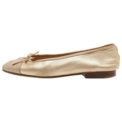 Pre-owned Chanel Leather Flats In Gold